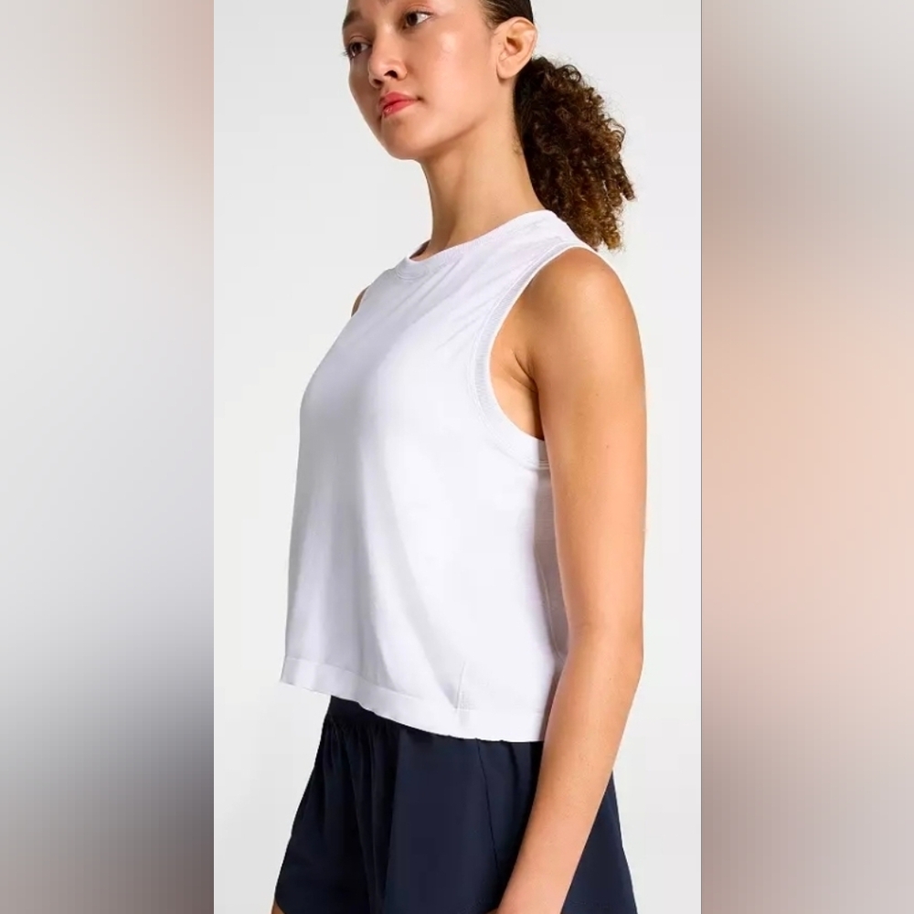 DSG Women’s White Cropped Tank Top Size L | Athletic | Small Stain